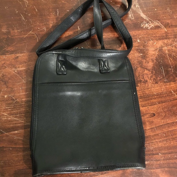 Brighton One World vintage black leather crossbody - Picture 2 of 6
